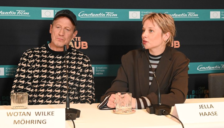 Pressekonferenz mit Wotan Wilke Möhring und Jella Haase, die über ihren Film "der perfekte Urlaub" sprechen.
